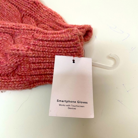 Crocheted Smartphone Gloves - Picture 3 of 4